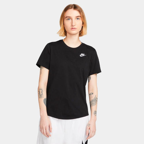 Camiseta Nike Sportswear Club Essentials - Mujer