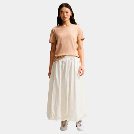 Camiseta Nike Sportswear Club Essentials - Mujer