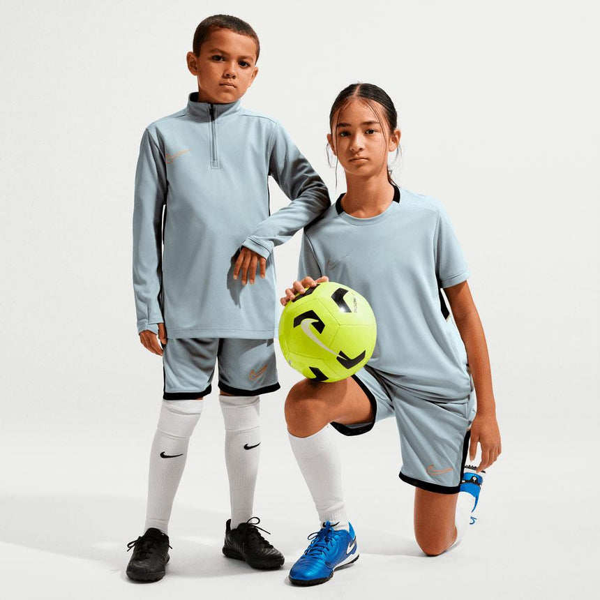 Pantalón Nike Academy Corto De Fútbol DrI-Fit De 18 cm - Niño/a