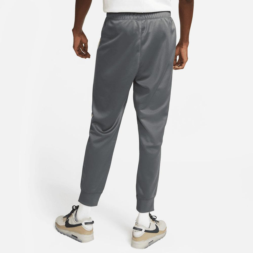 Nike Sportswear Repeat