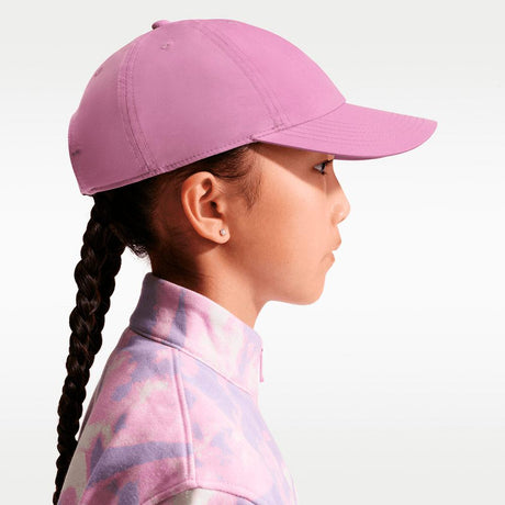 Gorra Nike DrI-Fit Club Sin Estructura Con Logotipo Swoosh Metálico - Niño/a