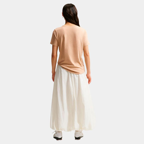 Camiseta Nike Sportswear Club Essentials - Mujer