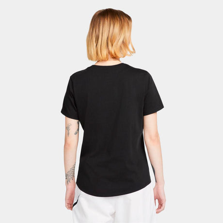 Camiseta Nike Sportswear Club Essentials - Mujer
