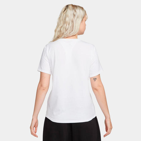 Camiseta Nike Sportswear Club Essentials - Mujer