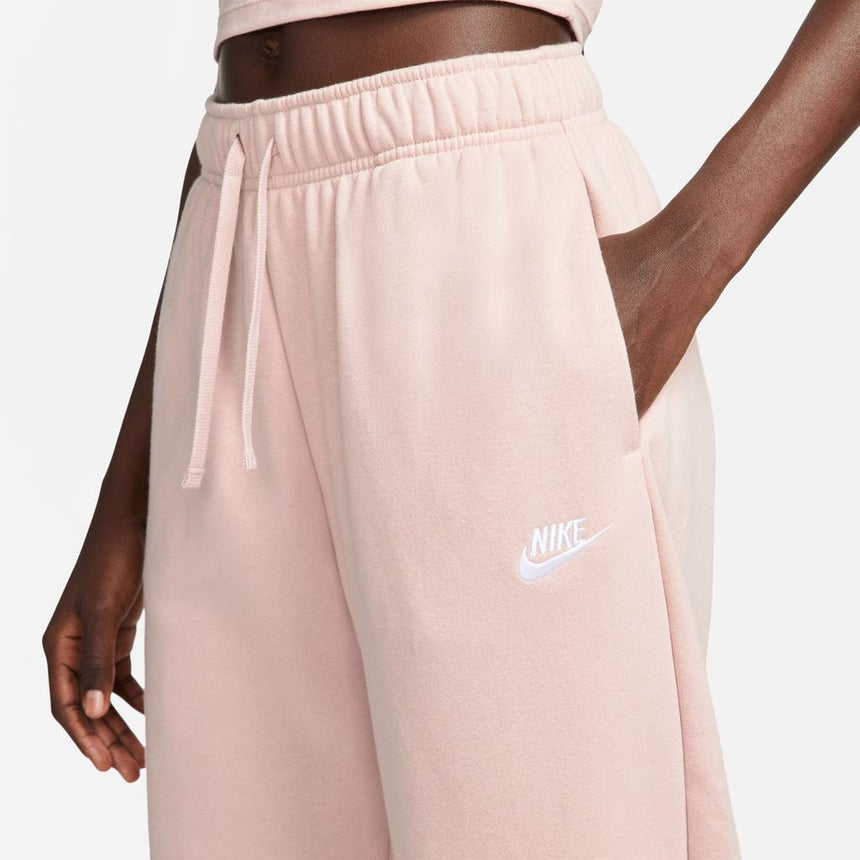 Nike Sportswear Club