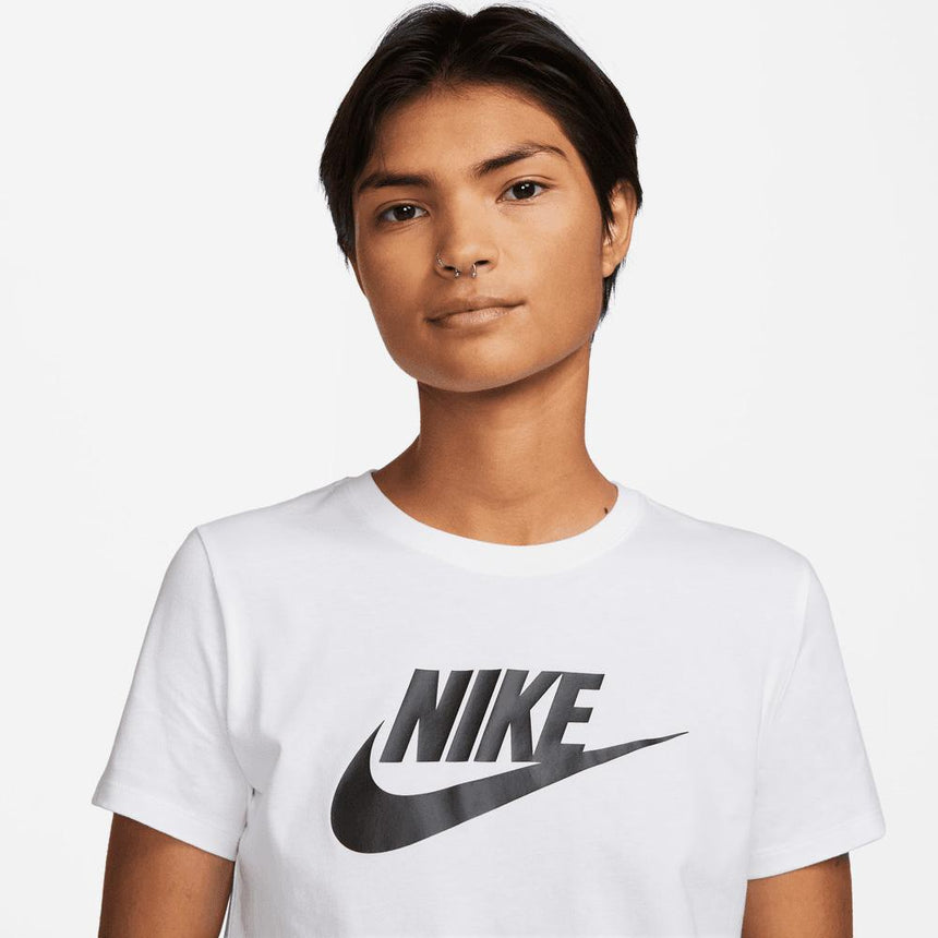 Nike Sportswear Essentials