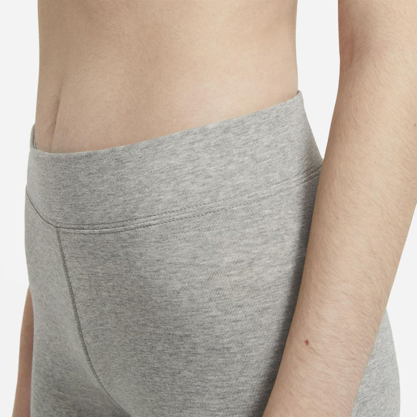 Malla Corta Nike Sportswear Essential