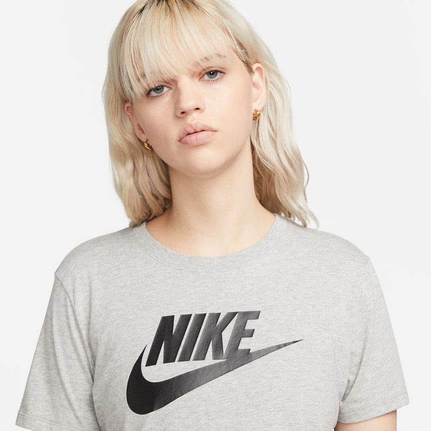 Nike Sportswear Essentials