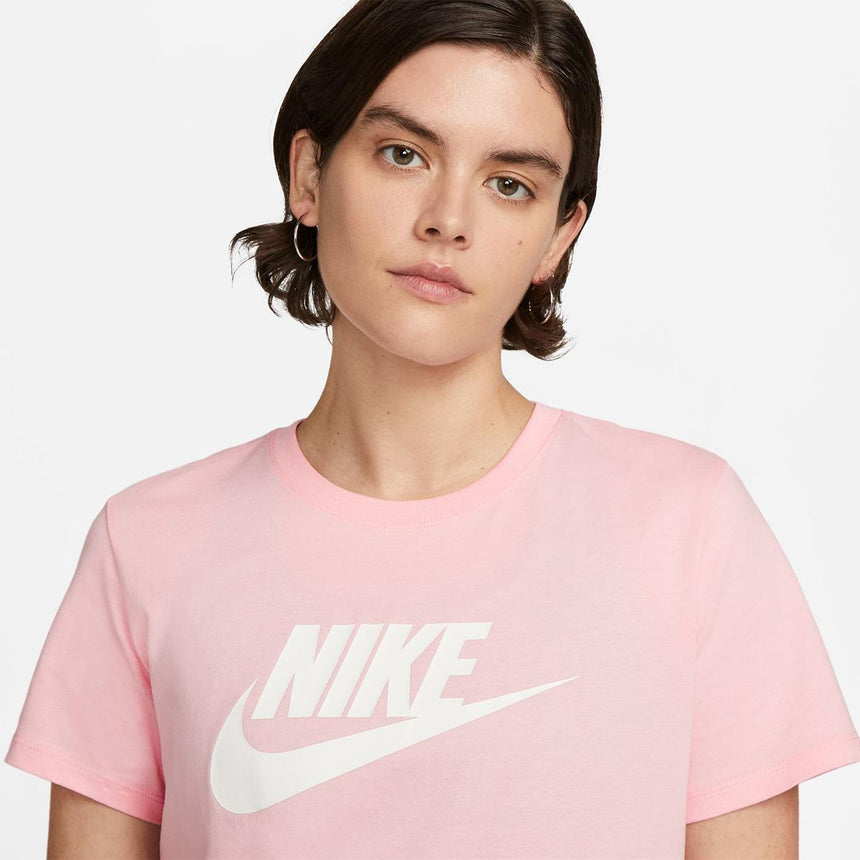 Nike Sportswear Essentials