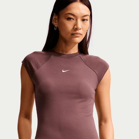 Camiseta Ajustada De Manga Corta Nike Sportswear Chill Knit Acanalada - Mujer