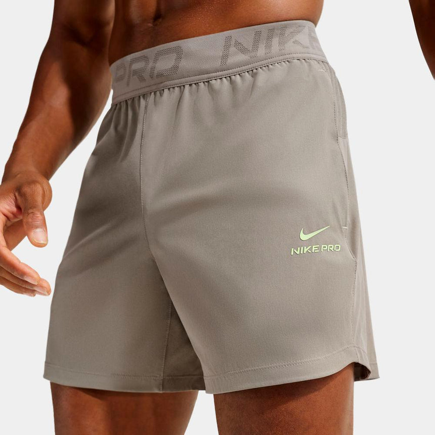 Pantalón Nike pro Training Corto DrI-Fit De 15 cm - Hombre