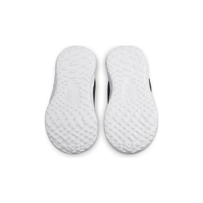 Nike Revolution 6