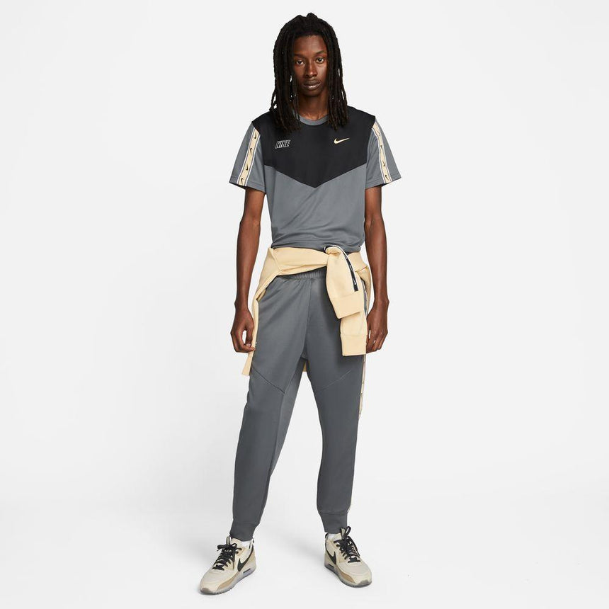 Nike Sportswear Repeat