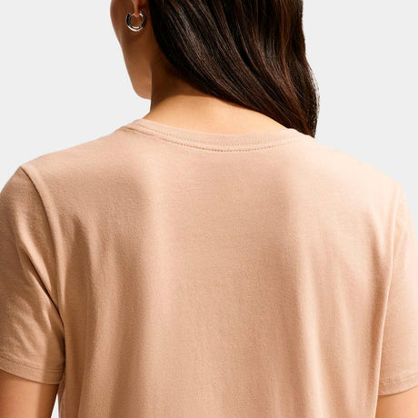 Camiseta Nike Sportswear Club Essentials - Mujer