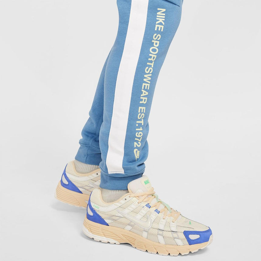 Nike Sportswear Standard Issue