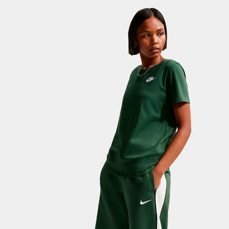 Camiseta Nike Sportswear Club Essentials - Mujer