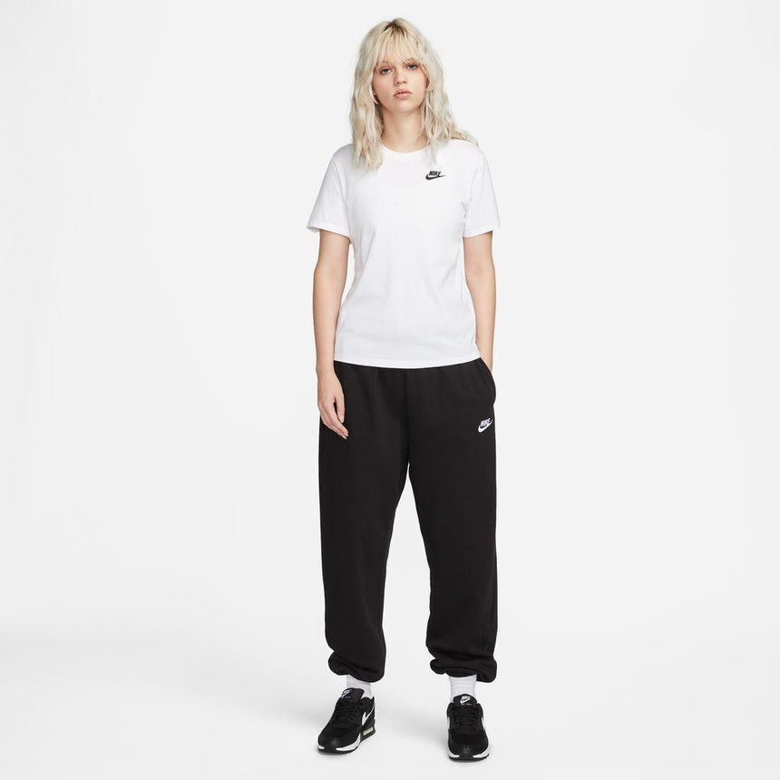 Nike Sportswear Club Essentials