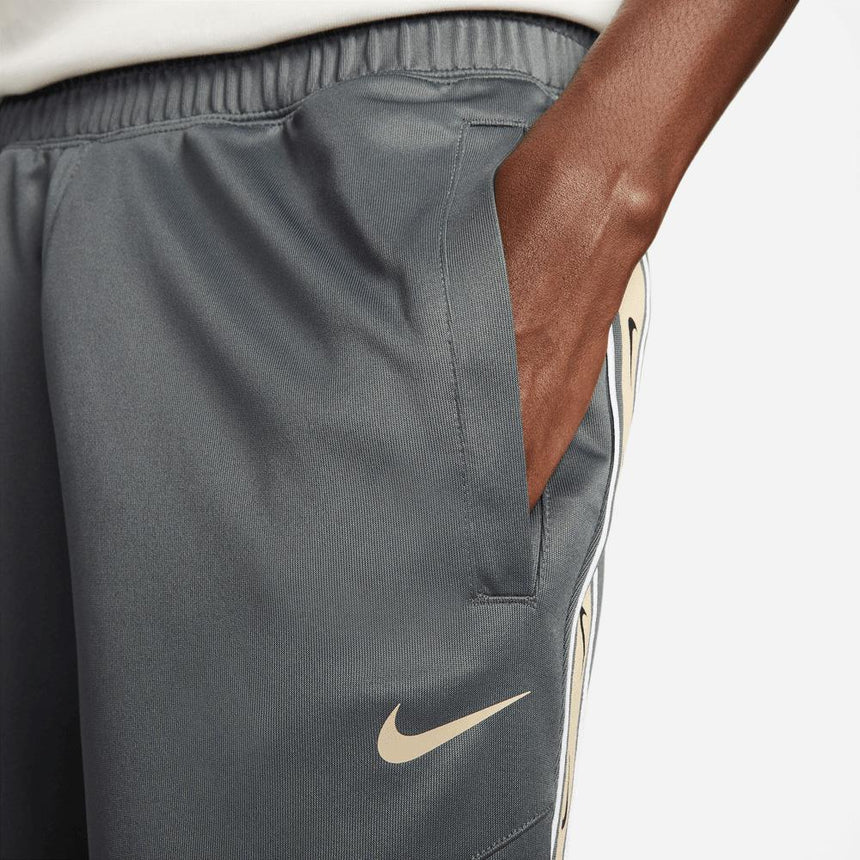 Nike Sportswear Repeat