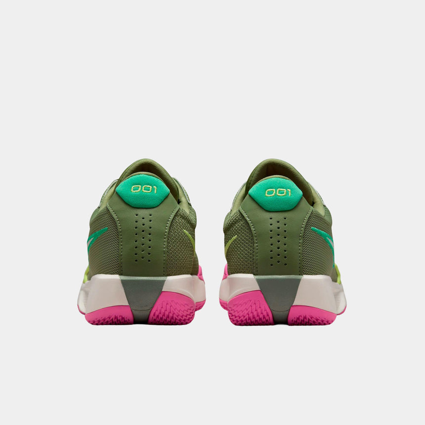 Nike G.t. Cut Academy Basketball