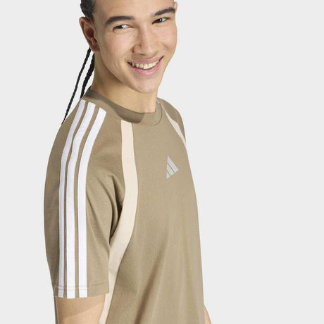 adidas Camiseta Seasonal Essentials Con Diseño Con Bloques De Color