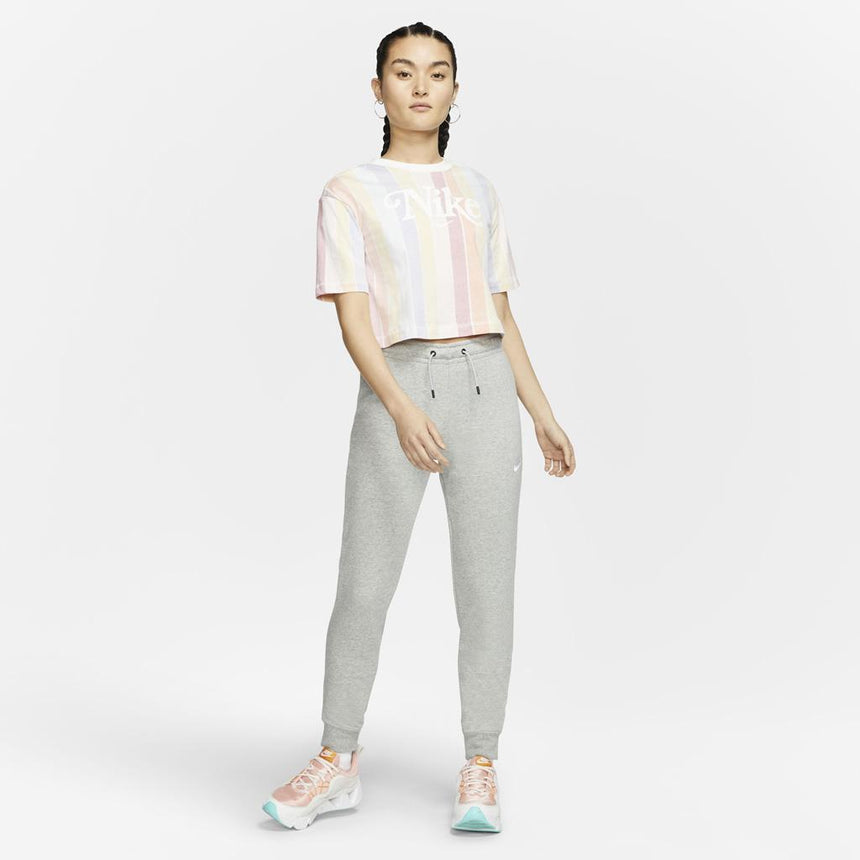 Nike Sportswear Essential