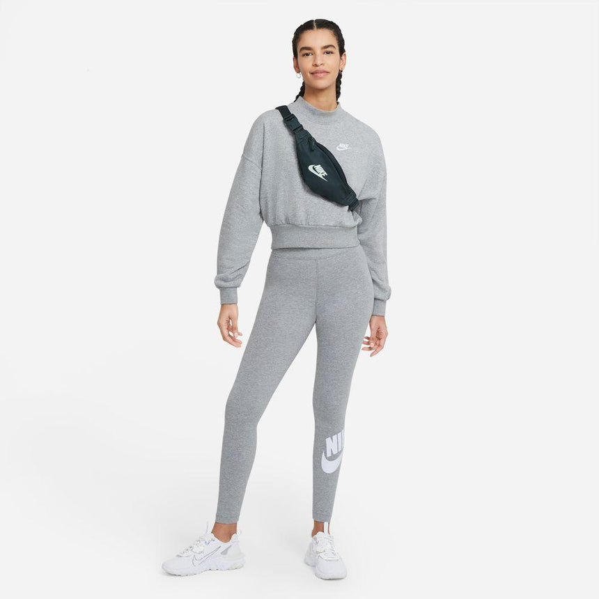 Nike Sportswear Essential